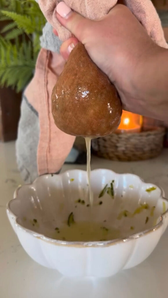 Squeeze out excess liquid from the pickle burger.