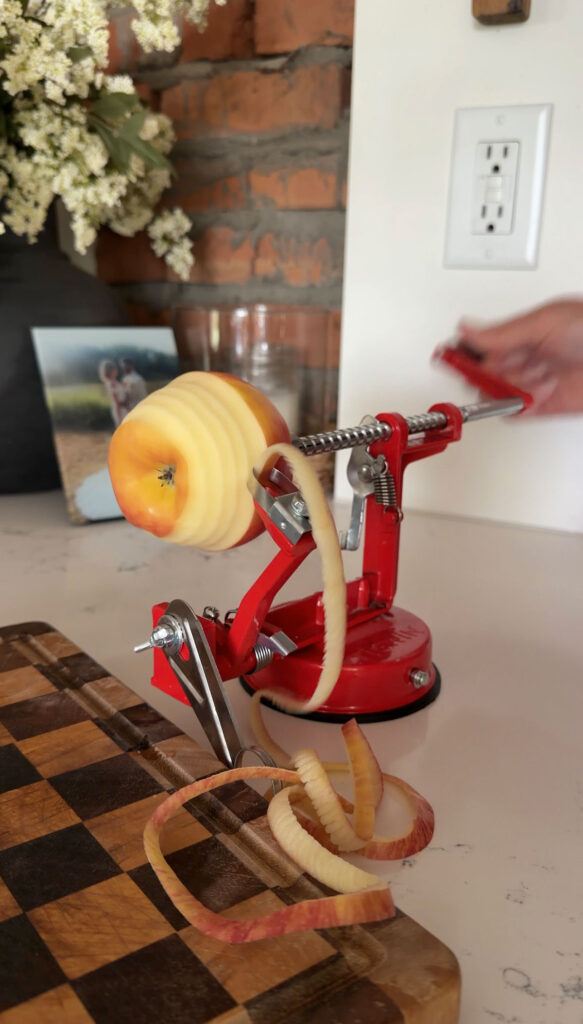 spiralizer peeling apple