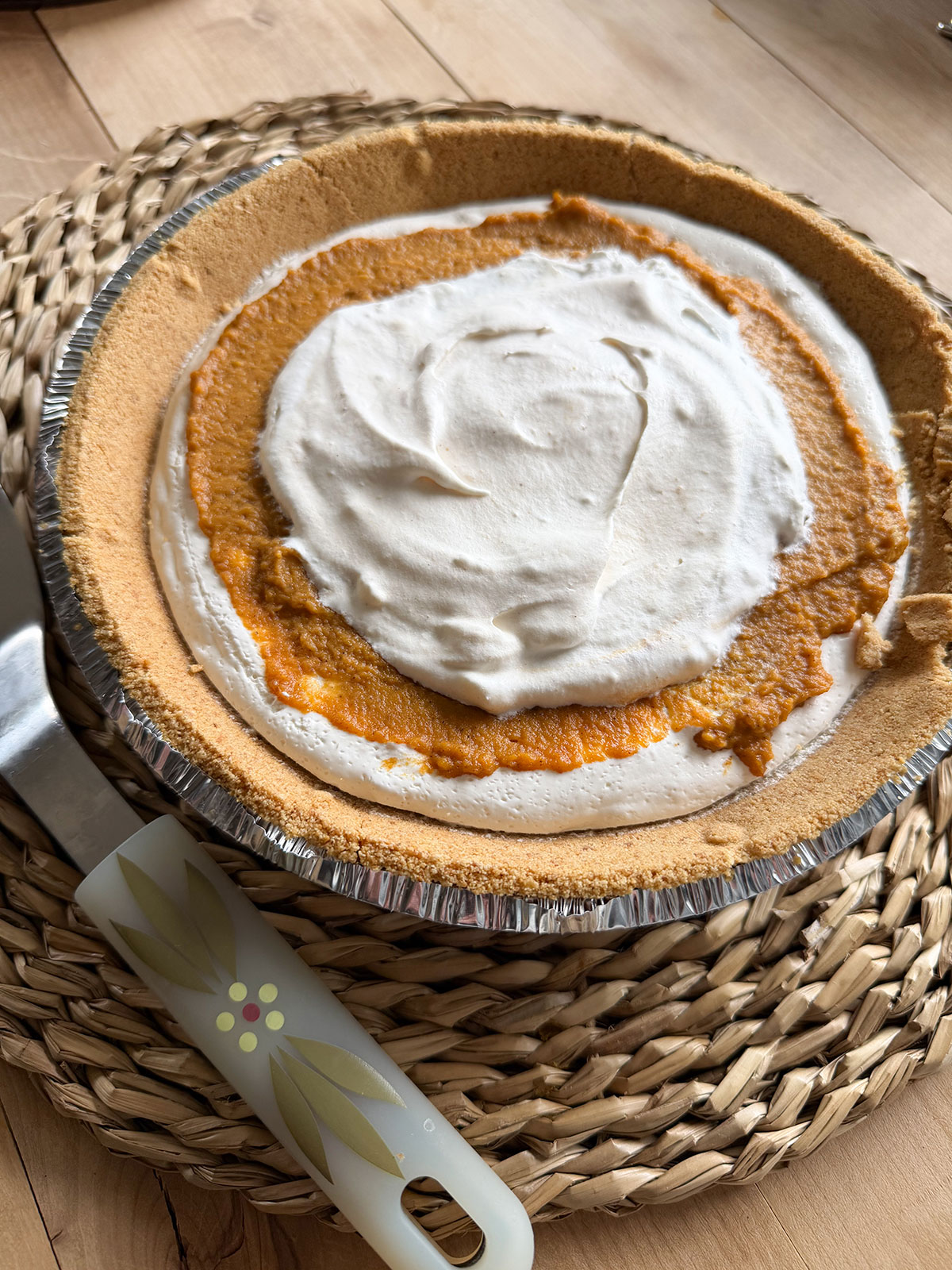 whole no bake pumpkin pie on placemat